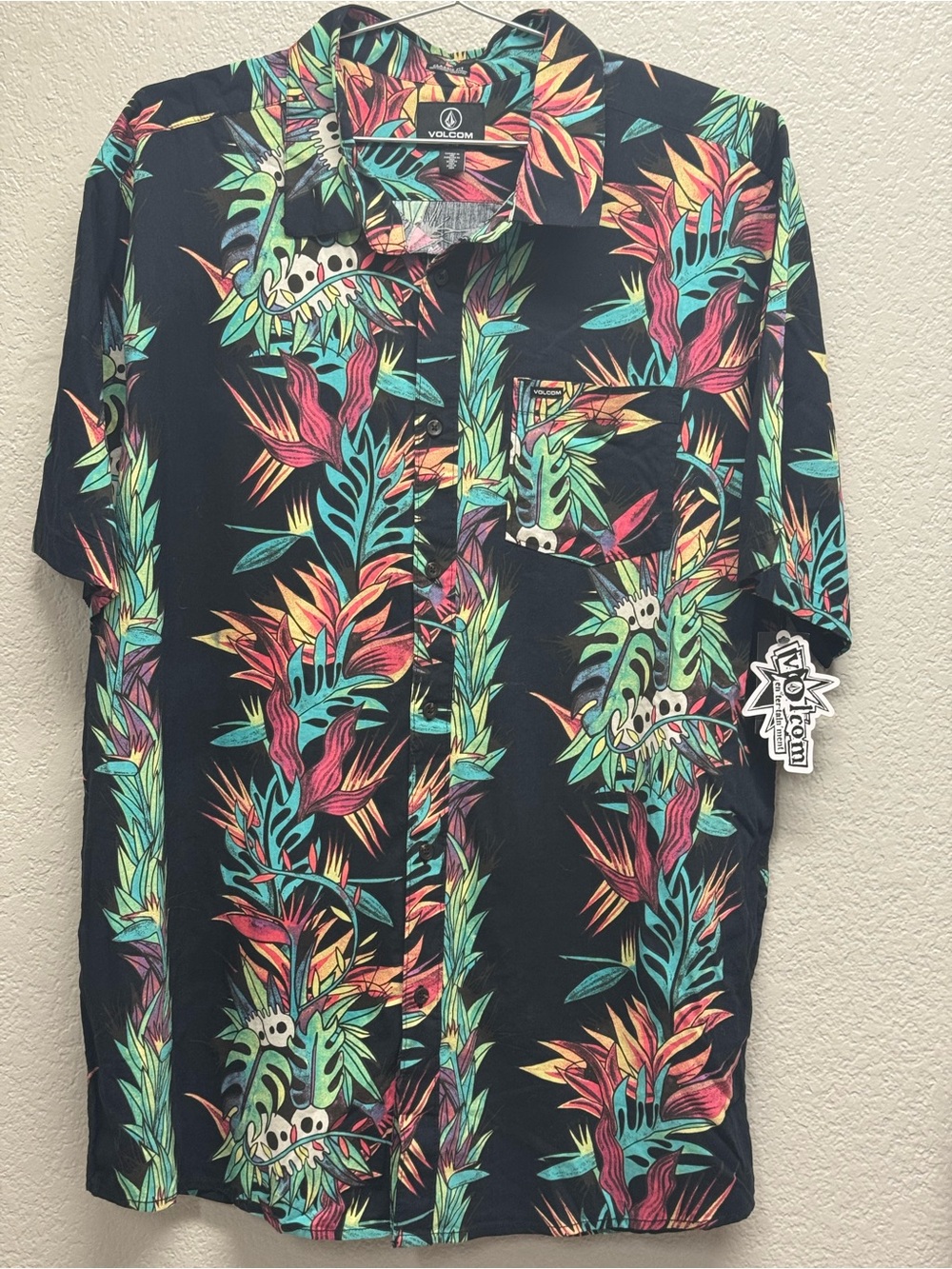 Volcom Black Tropical Floral Short-Sleeve Button-Down Shirt XXL men Pit 26 X 32”